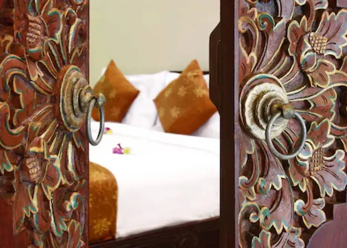 Bali Ayu & 10 Minutes Walking Distance To The Hotel