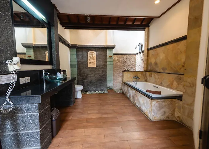 Bali Ayu & 10 Minutes Walking Distance To The Hotel 4*