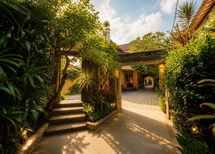 Bali Ayu & 10 Minutes Walking Distance To The Hotel 4*