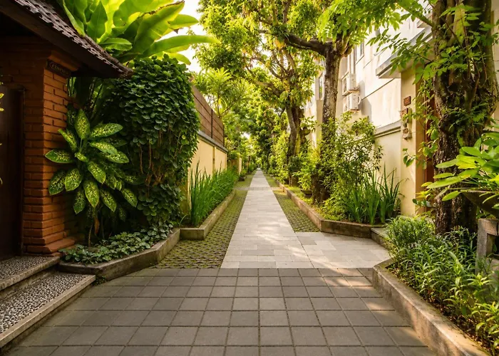 Bali Ayu & 10 Minutes Walking Distance To The Hotel Kuta (Bali)