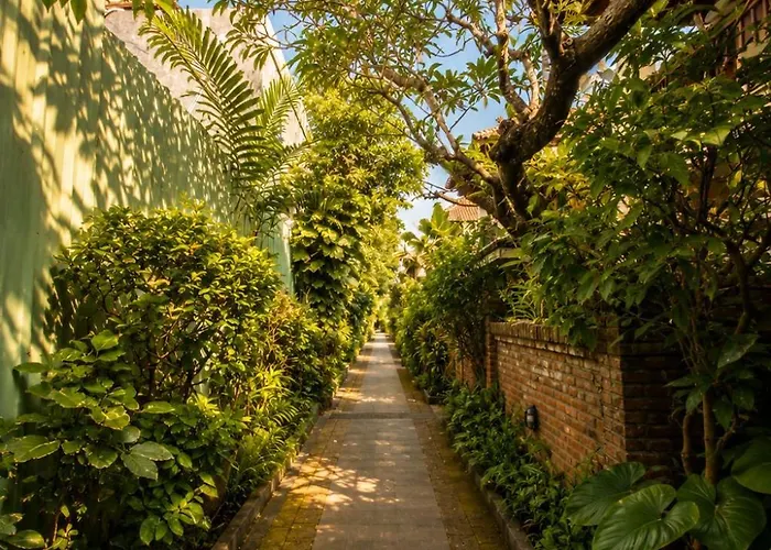 Bali Ayu & 10 Minutes Walking Distance To The 4*