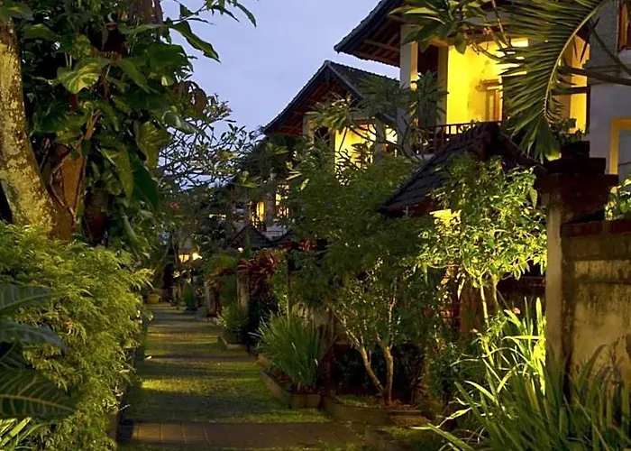 Bali Ayu & 10 Minutes Walking Distance To The Hotel