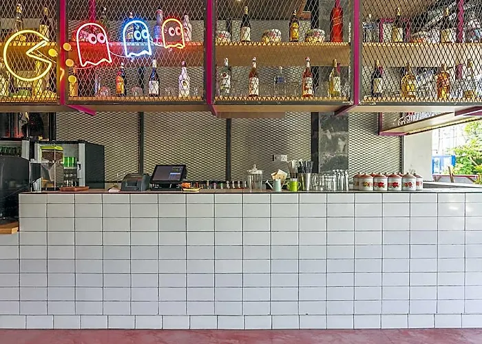 Bali Ayu & 10 Minutes Walking Distance To The Hotel